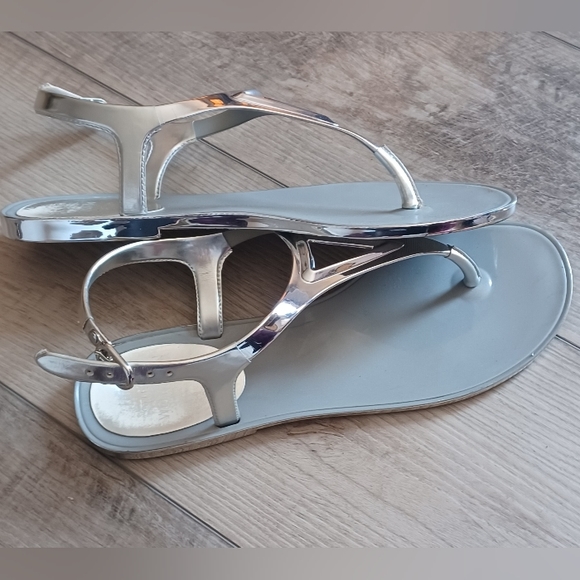 Stuart Weitzman Trifecta metallic Jelly sandals in silver, size 9 - Picture 3 of 5